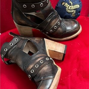 FREEBIRD BY STEVEN SONOMA DISTRESSED LEATHER BOOTIES BOOTS
